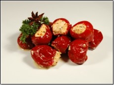 100g Mini-Tomaten gefuellt mit Schafskaese und Kraeutern