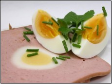 100g Pastete mit Ei in Scheiben