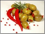 100g Oliven gefuellt mit Chili und Kraeutern